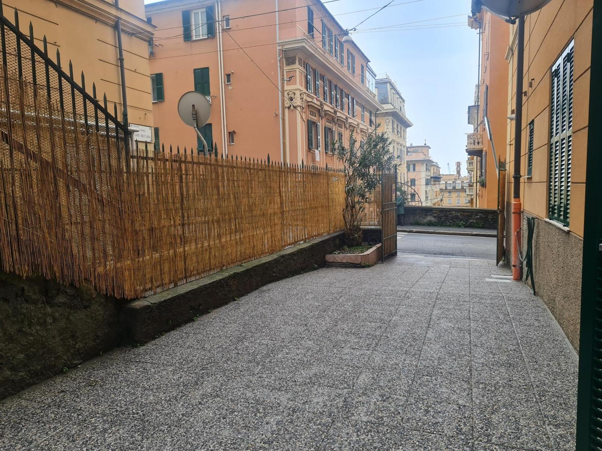 Ampio Appartamento Con 2 Posti Auto E Cortile Janov Exteriér fotografie